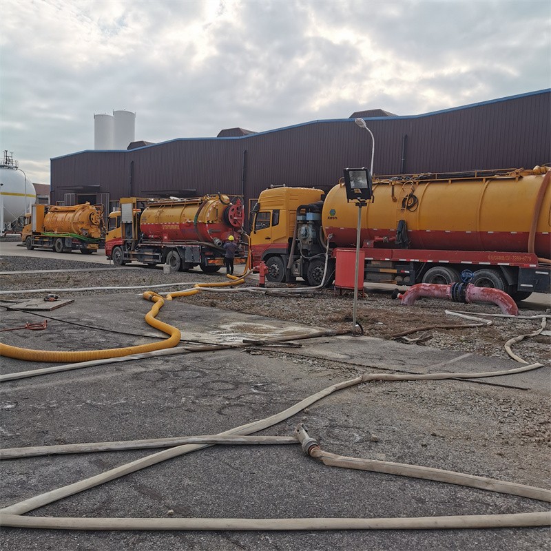 天镇污水池清理